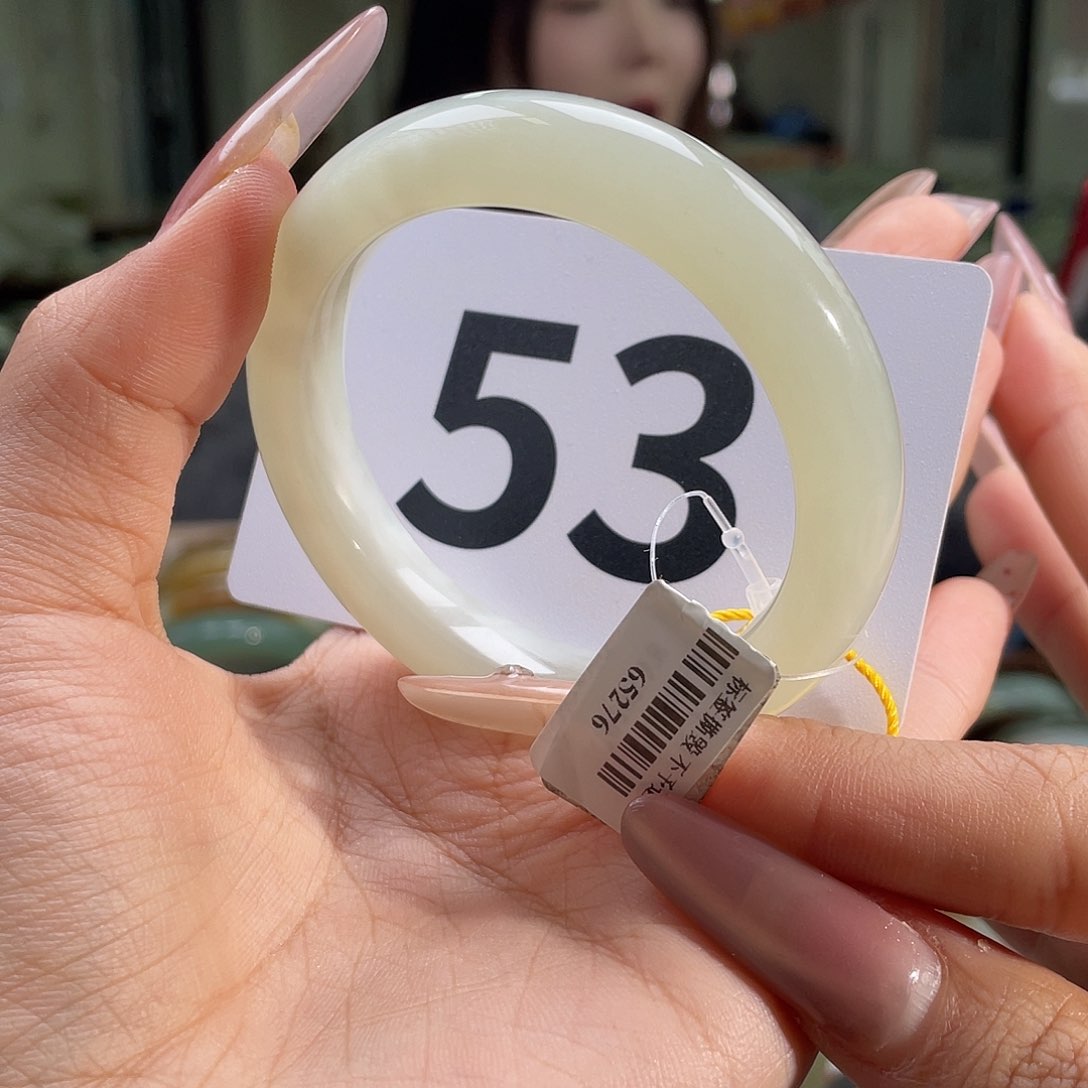 和田玉手镯未镶嵌纹