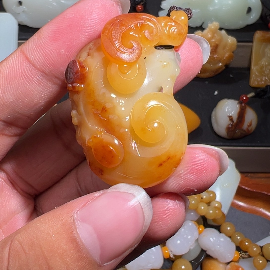 和田玉颈饰未镶嵌山**泉