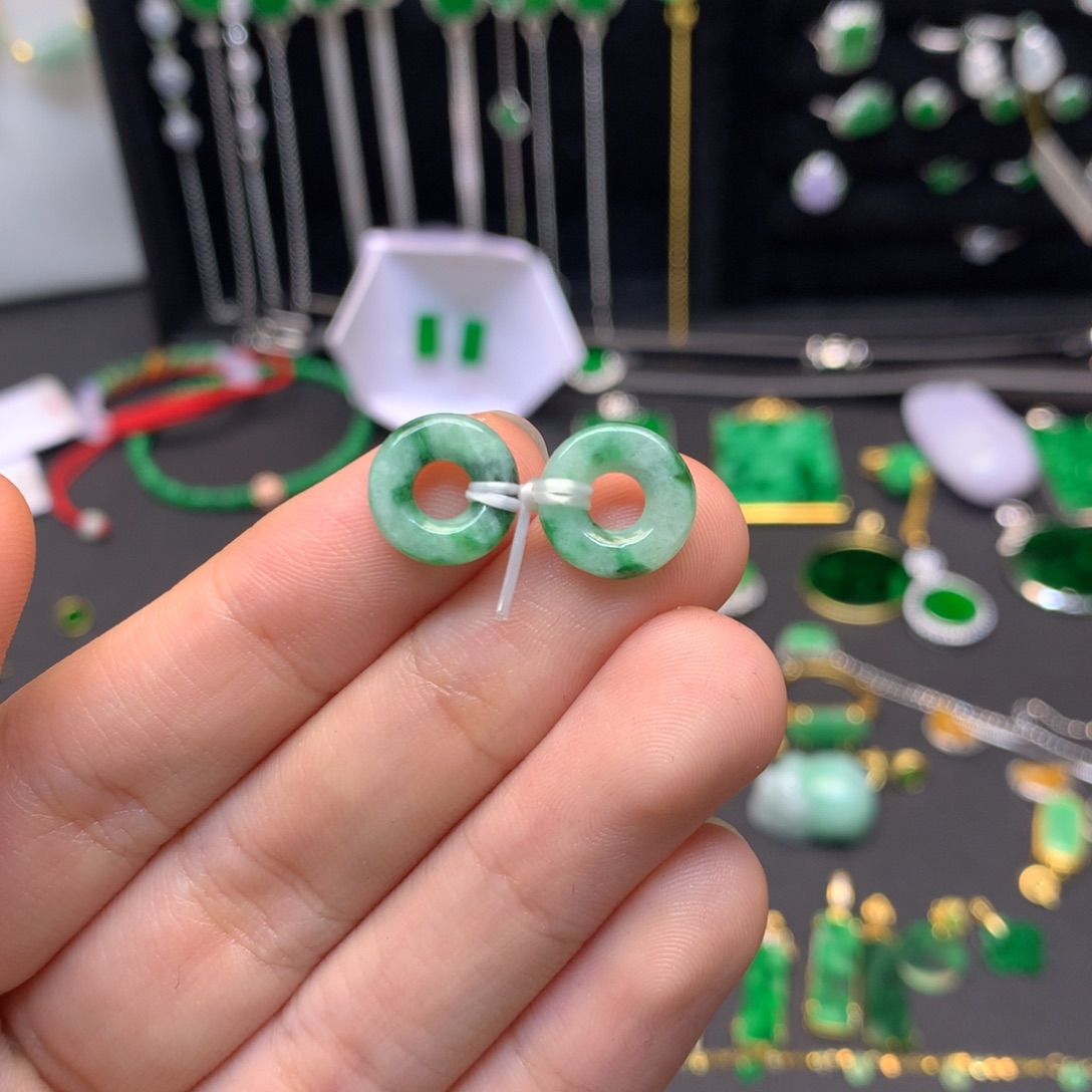 翡翠未镶嵌颈饰有纹裂