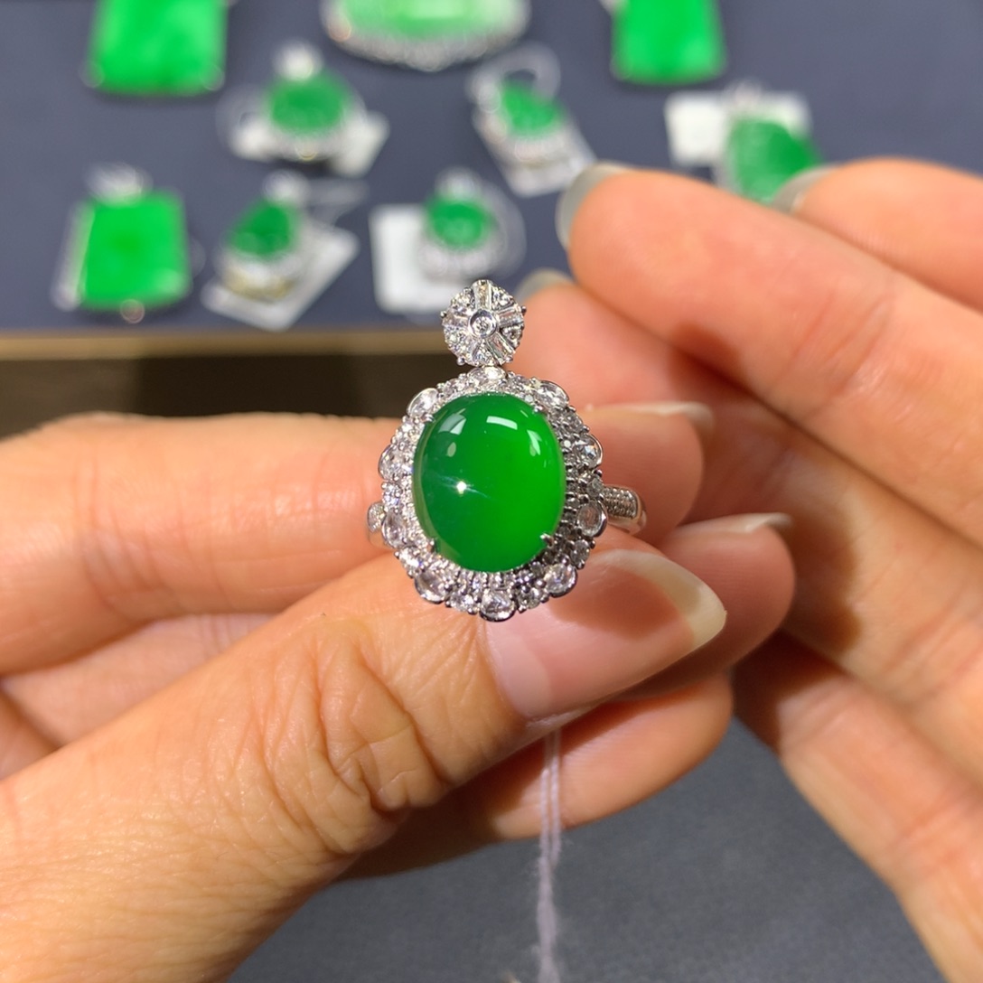 翡翠戒指18K金镶嵌翡翠