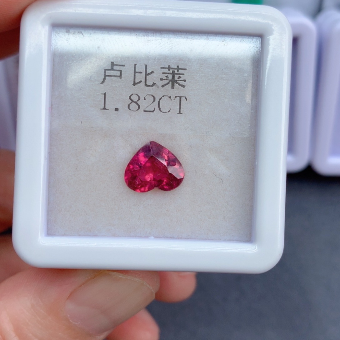 未镶嵌1.82克拉裸石红色碧玺
