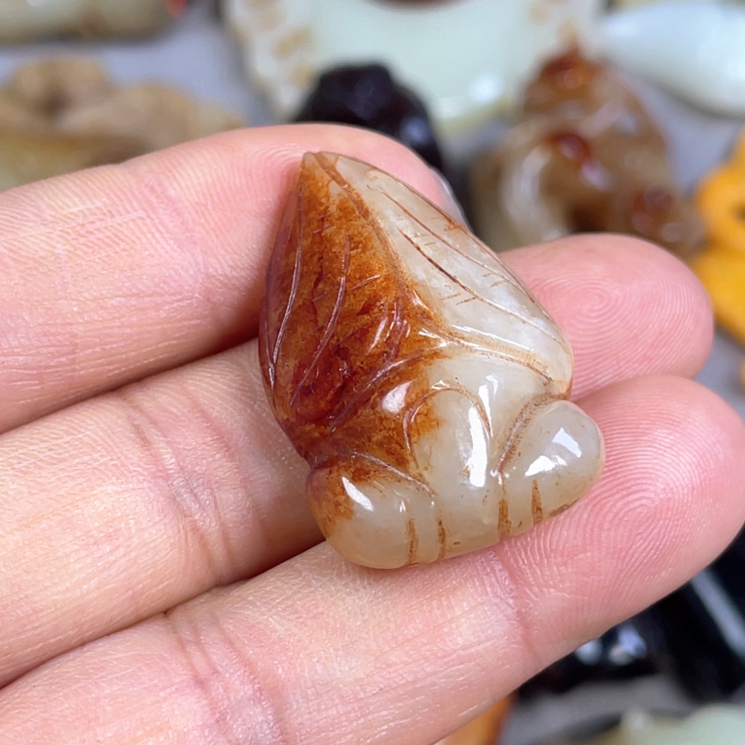 和田玉颈饰未镶嵌云***哥