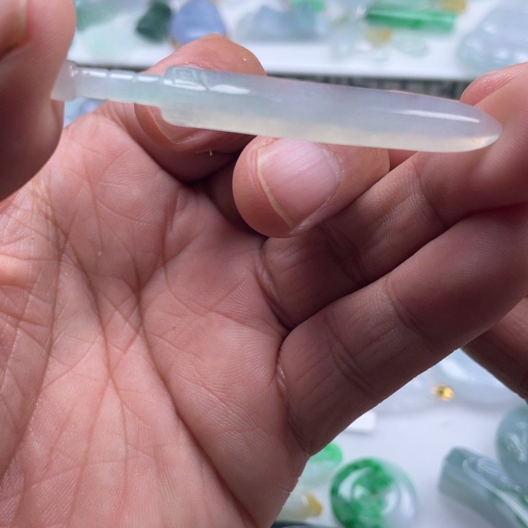 达***~翡翠未镶嵌颈饰翡翠剑