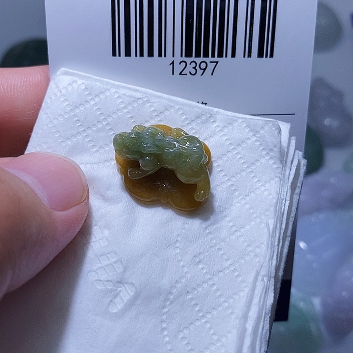 翡翠未镶嵌颈饰是