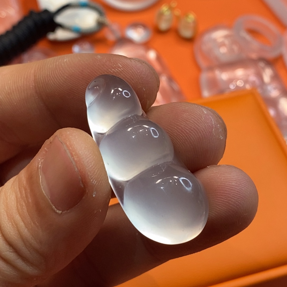 石英质玉吊坠未镶嵌