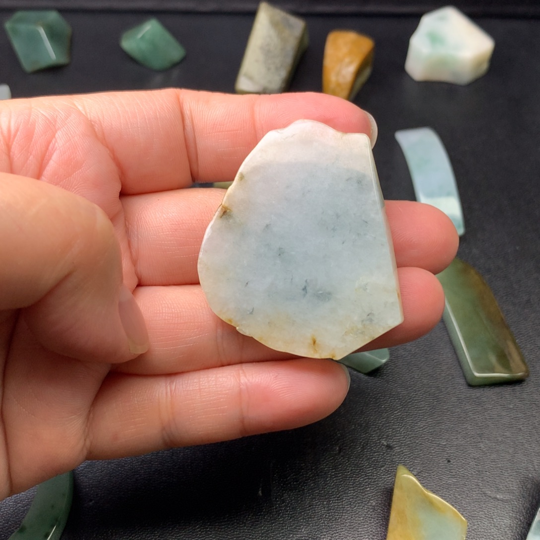 翡翠未镶嵌颈饰翡翠首饰