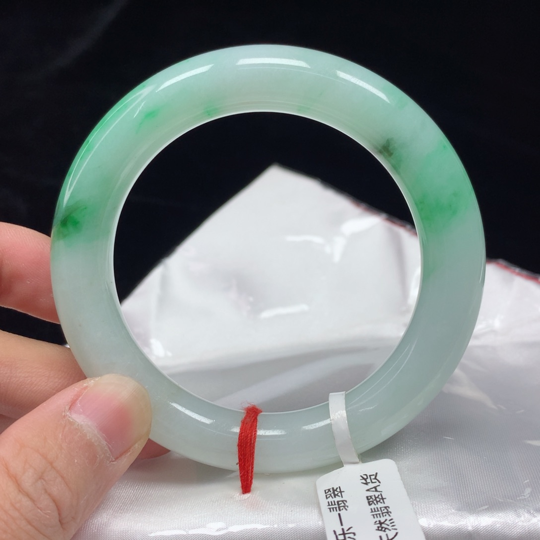 翡翠手镯（圆镯）未镶嵌56.2