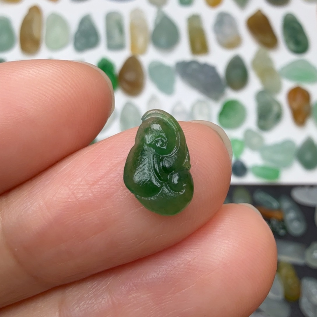 定制翡翠未镶嵌如意