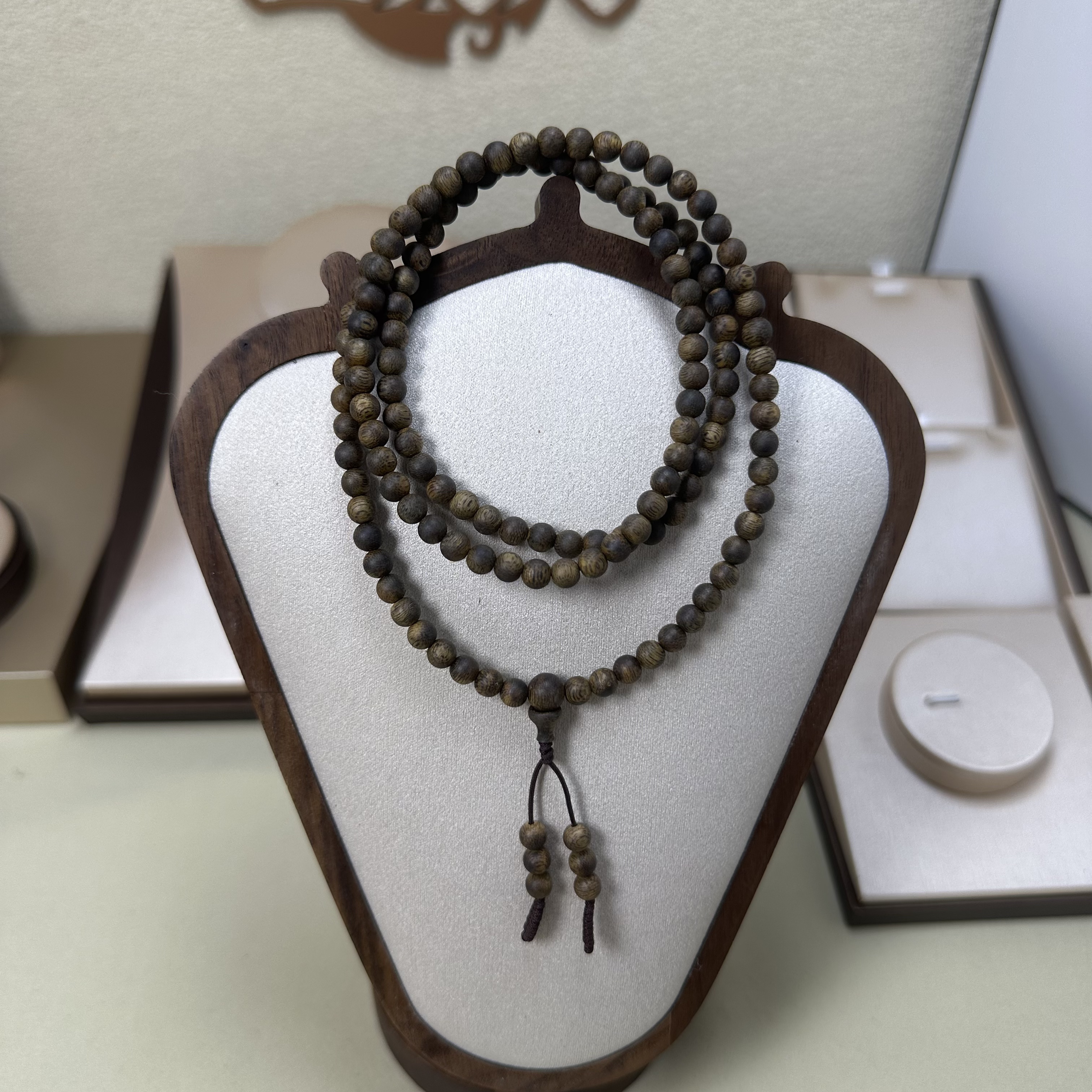 玉夫人3【圆珠108长串】莺歌绿奇楠6mm左右9分结油