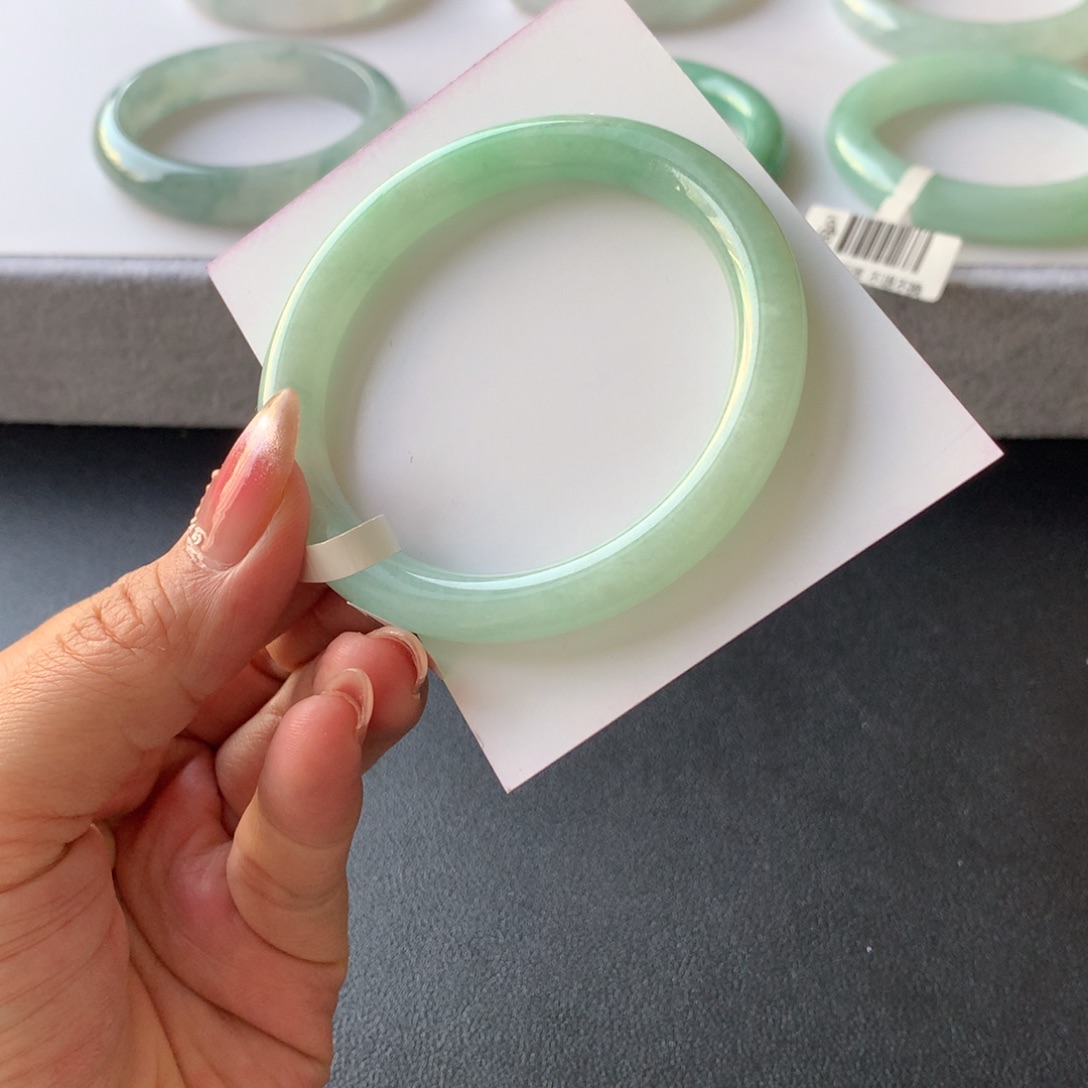 翡翠未镶嵌手镯56圆