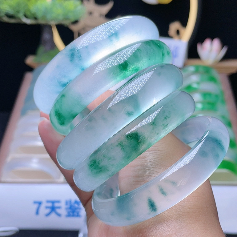 独龙飘花手镯石英质玉（多样性，随机发一条）兰花