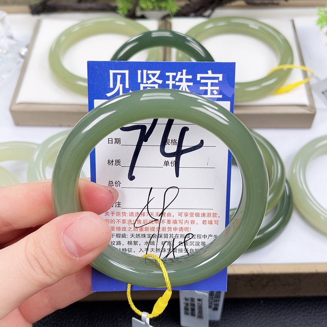 和田玉手镯未镶嵌