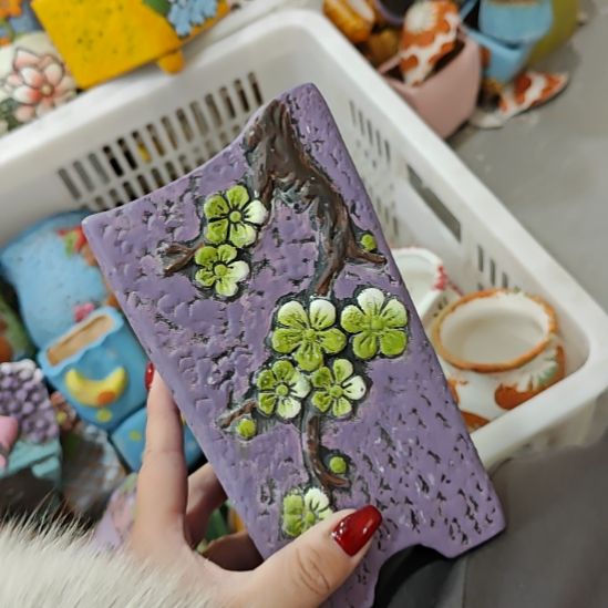 当场拍满15元发货不凑不发，花盆盆口不方不圆有针孔黑点是正常的，