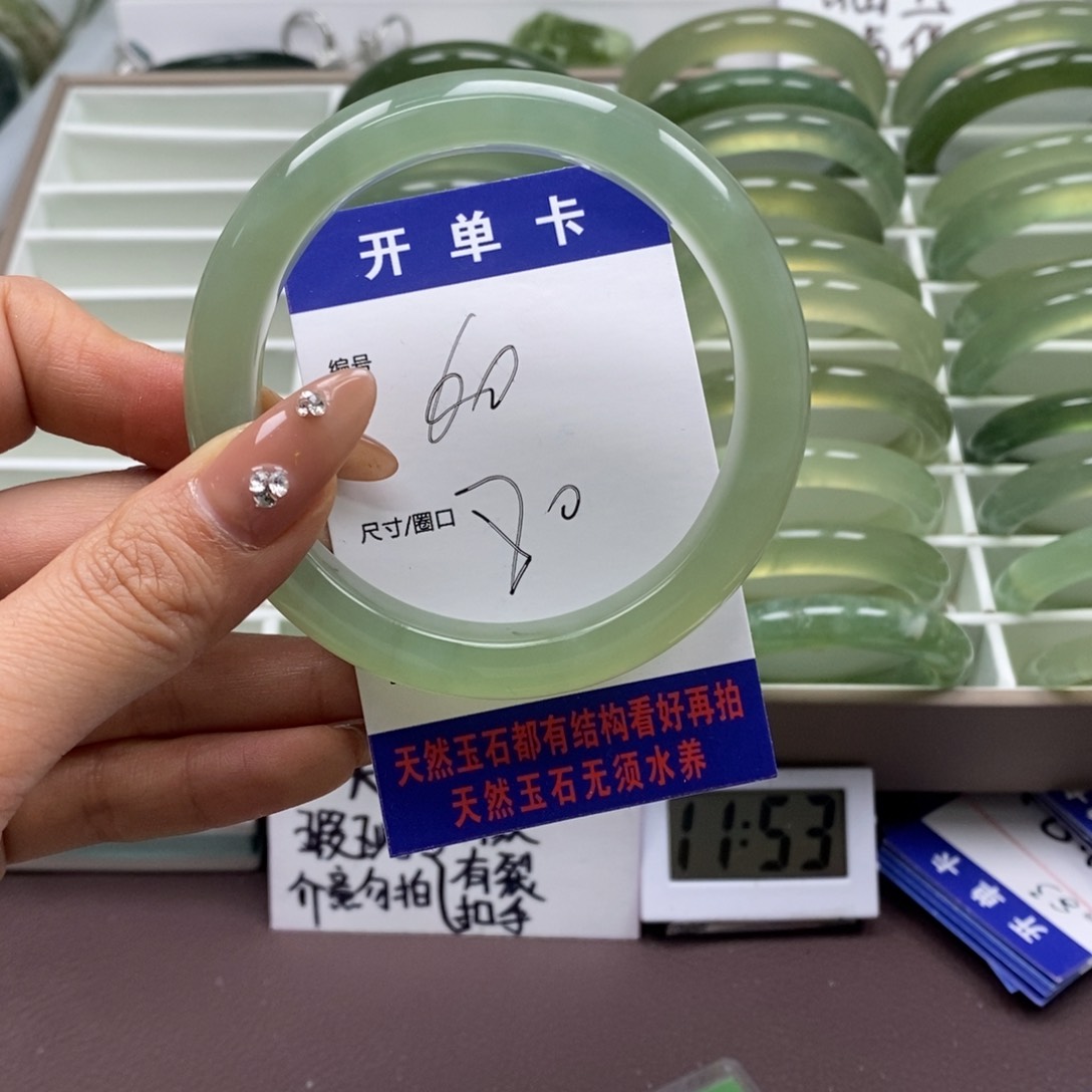 蛇纹石玉手镯未镶嵌