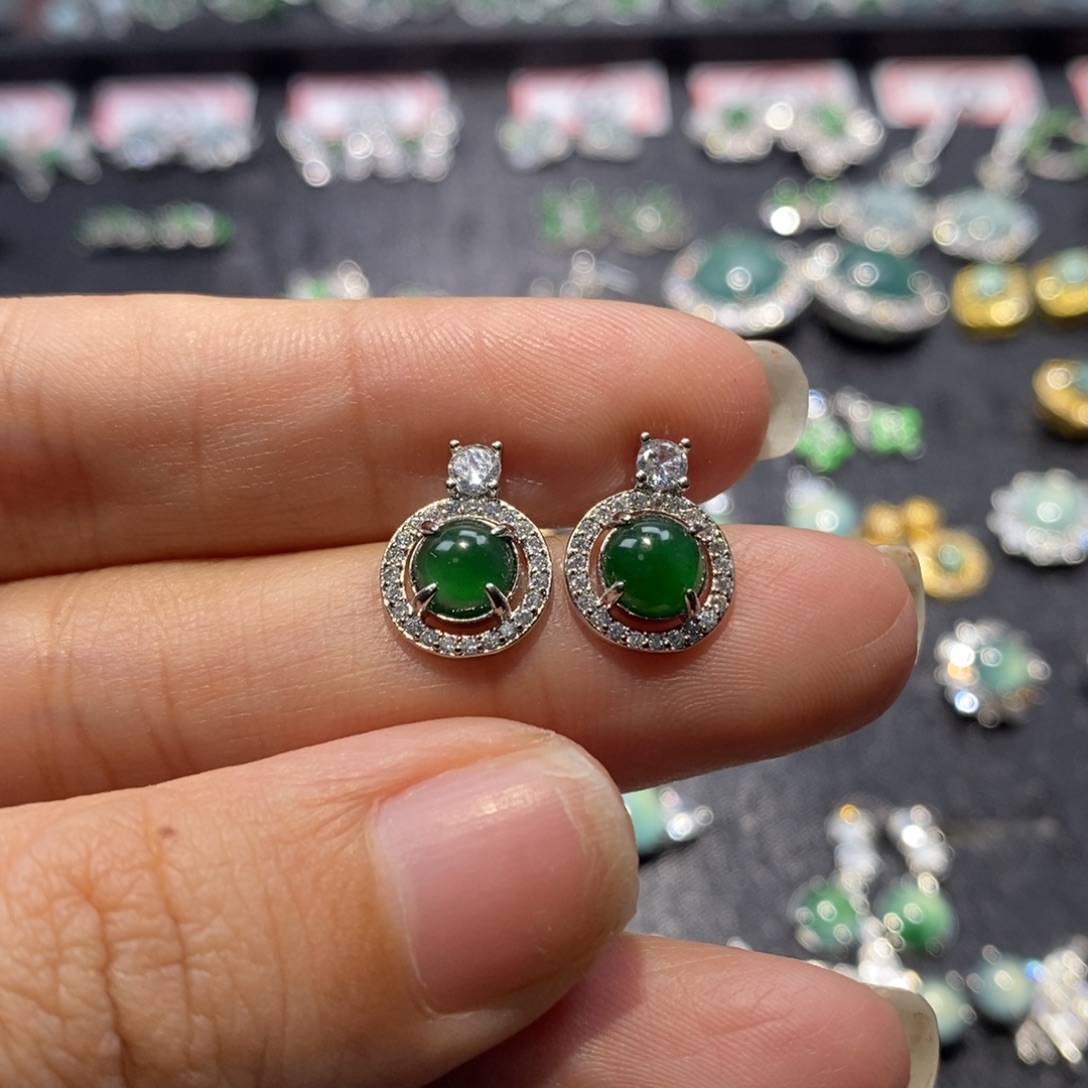 V****翡翠未镶嵌颈饰翡翠