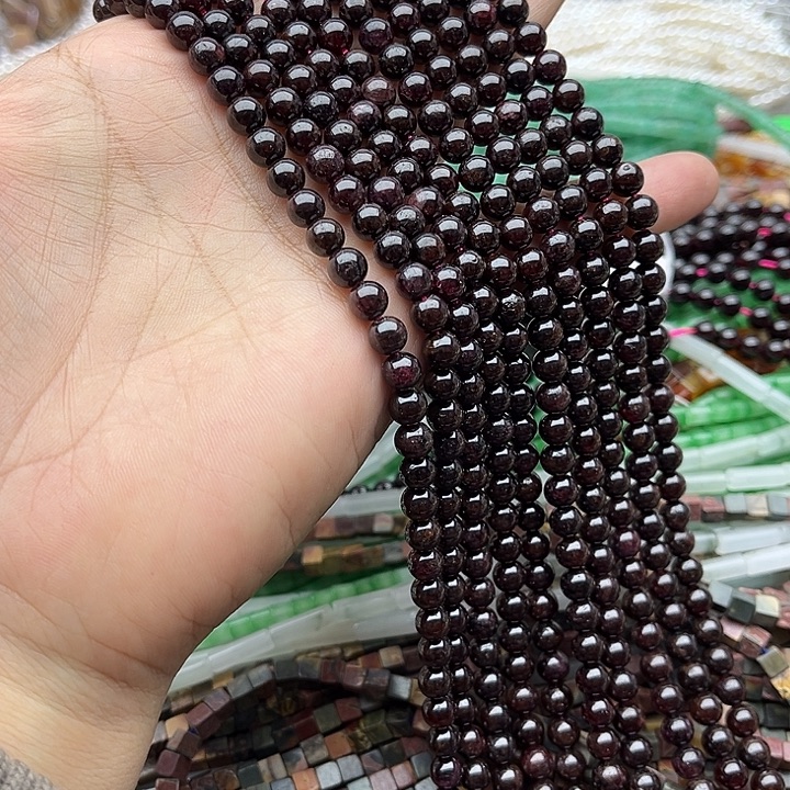 玛瑙/玉髓未镶嵌珠宝半成品一条6mm左右石榴石