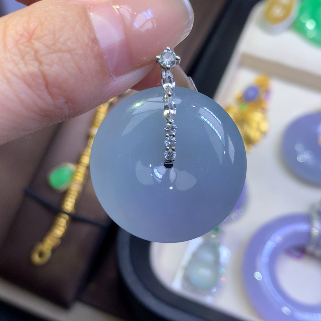 翡翠18K金镶嵌颈饰