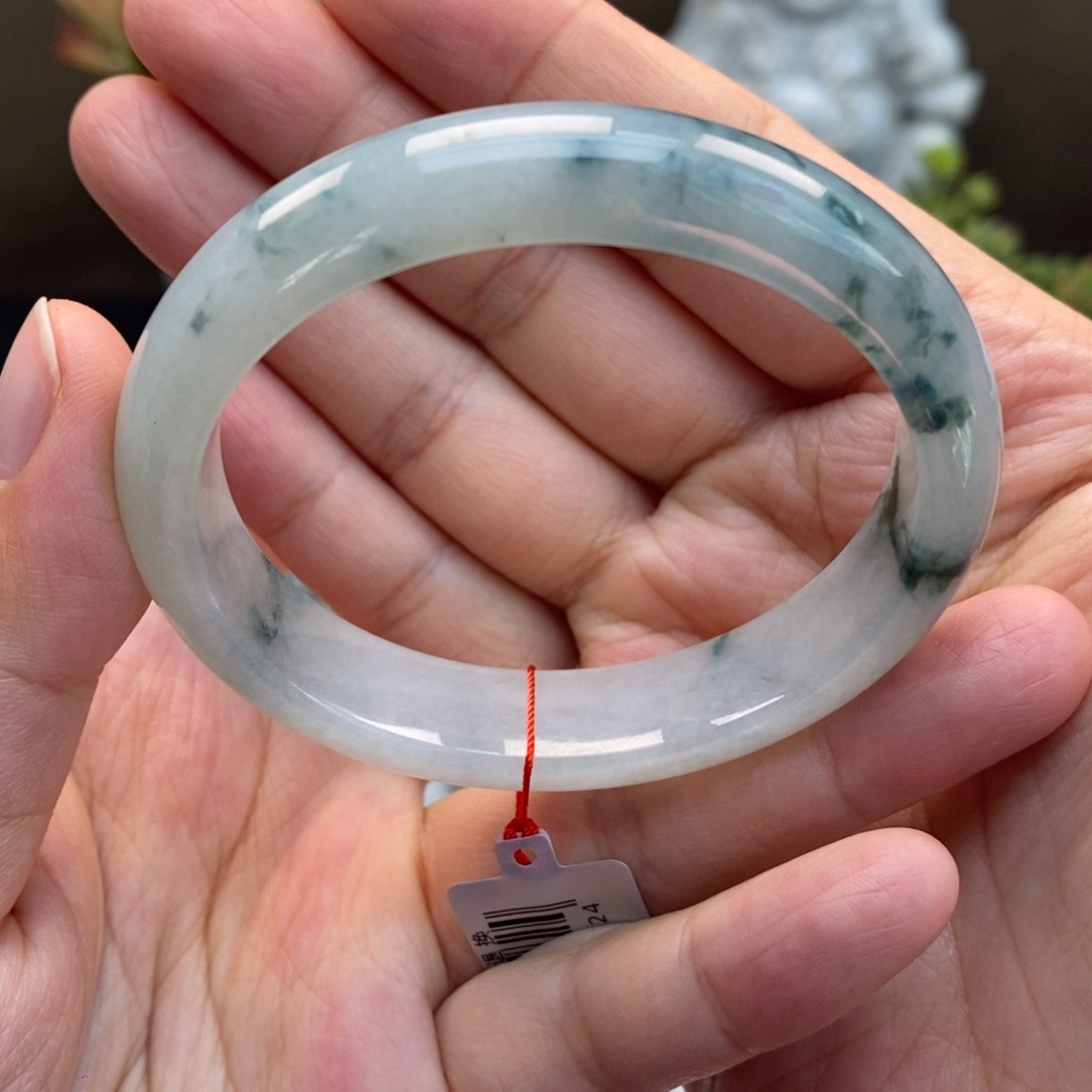 翡翠手镯未镶嵌天然