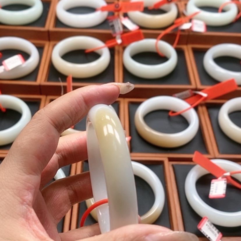 【闪购商品】未镶嵌手镯和田玉