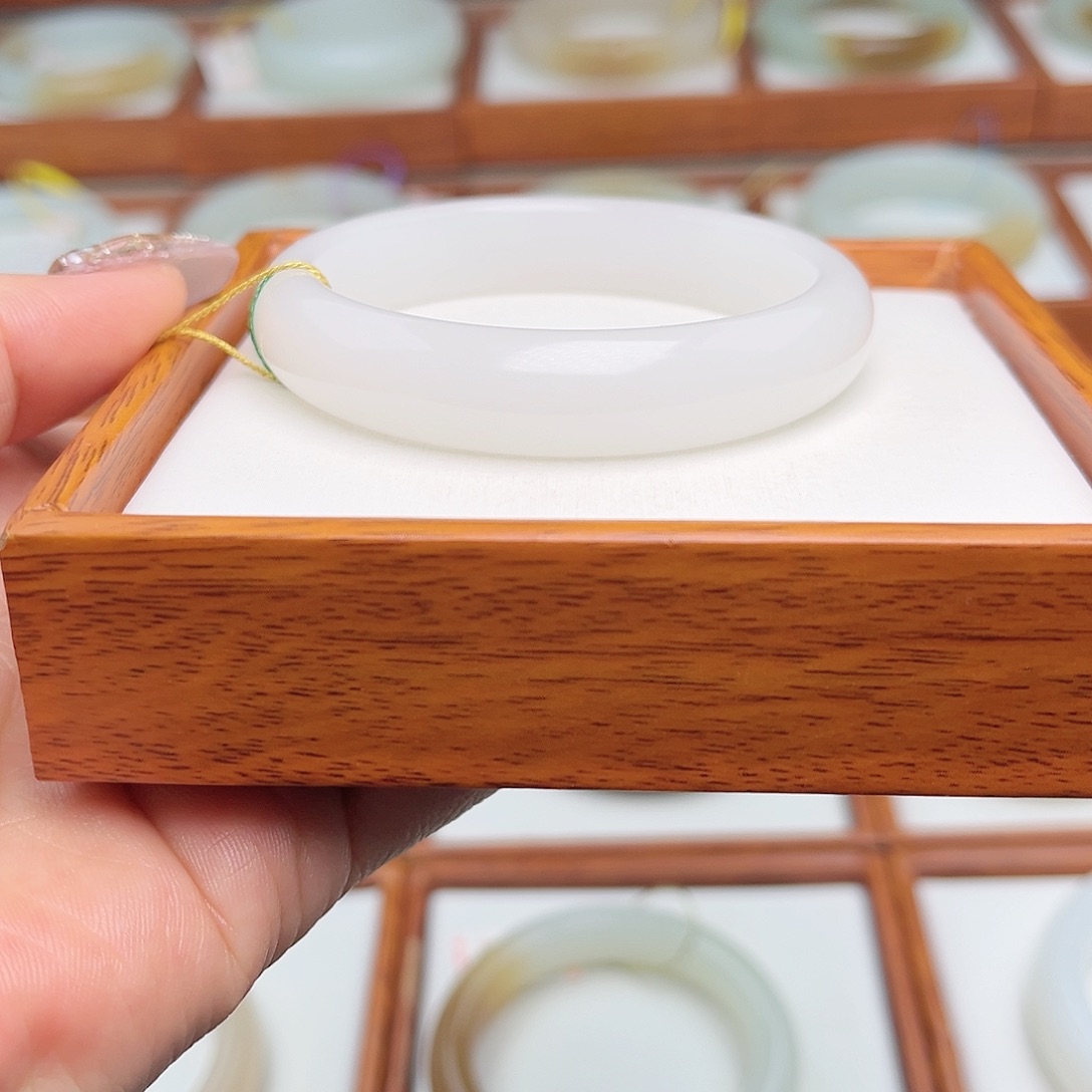 和田玉手镯未镶嵌53