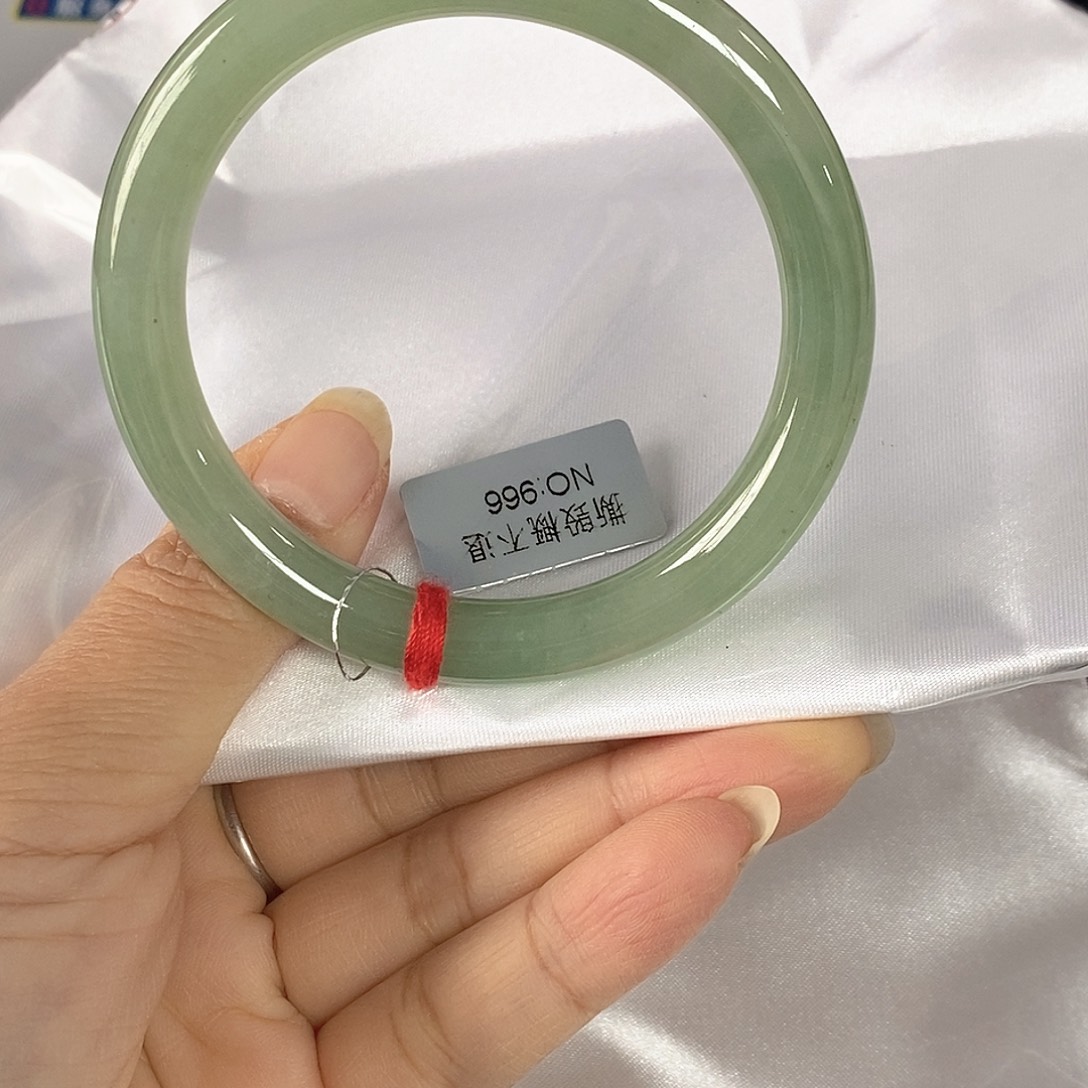 翡翠未镶嵌手镯（圆镯）55