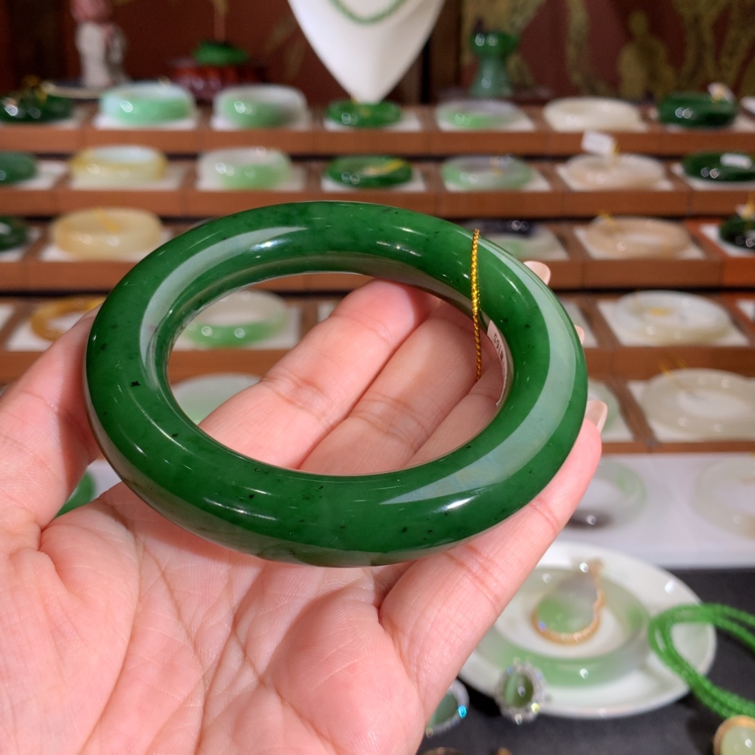 和田玉未镶嵌手镯