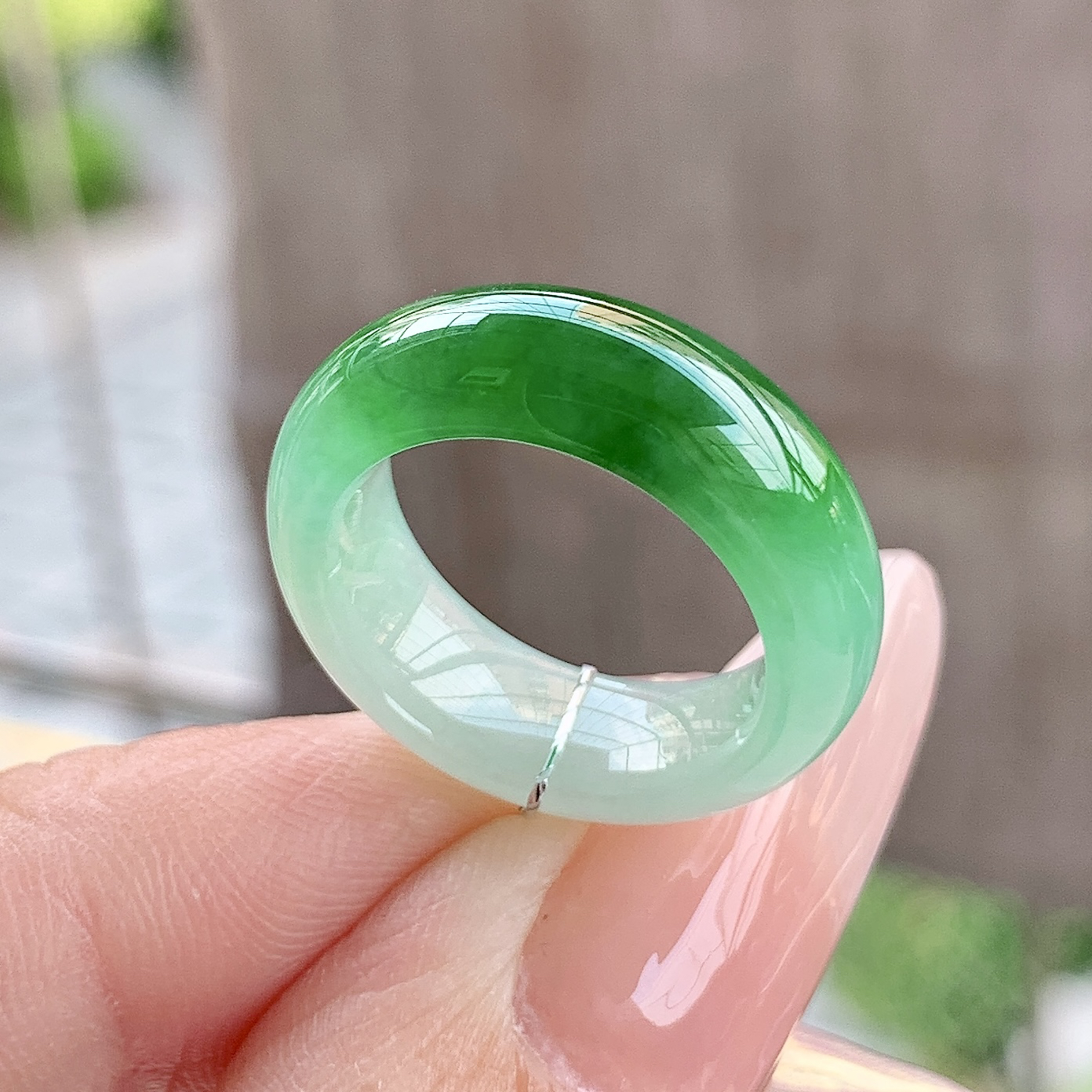 11号 自然光 高品质半山水辣绿色宽边翡翠戒圈 内径15.9-7-4.0