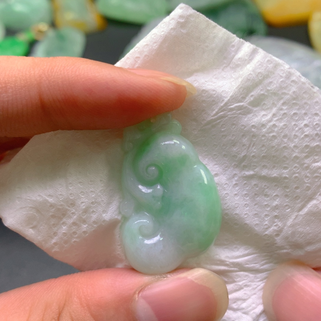 翡翠未镶嵌颈饰翡翠