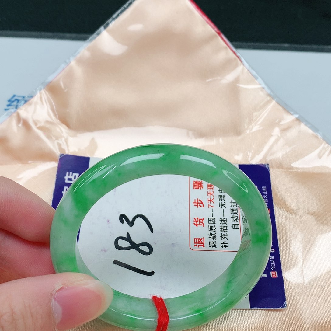 翡翠手镯未镶嵌翡翠