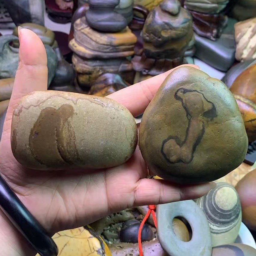 广西大湾天然水冲石，桌面摆件。