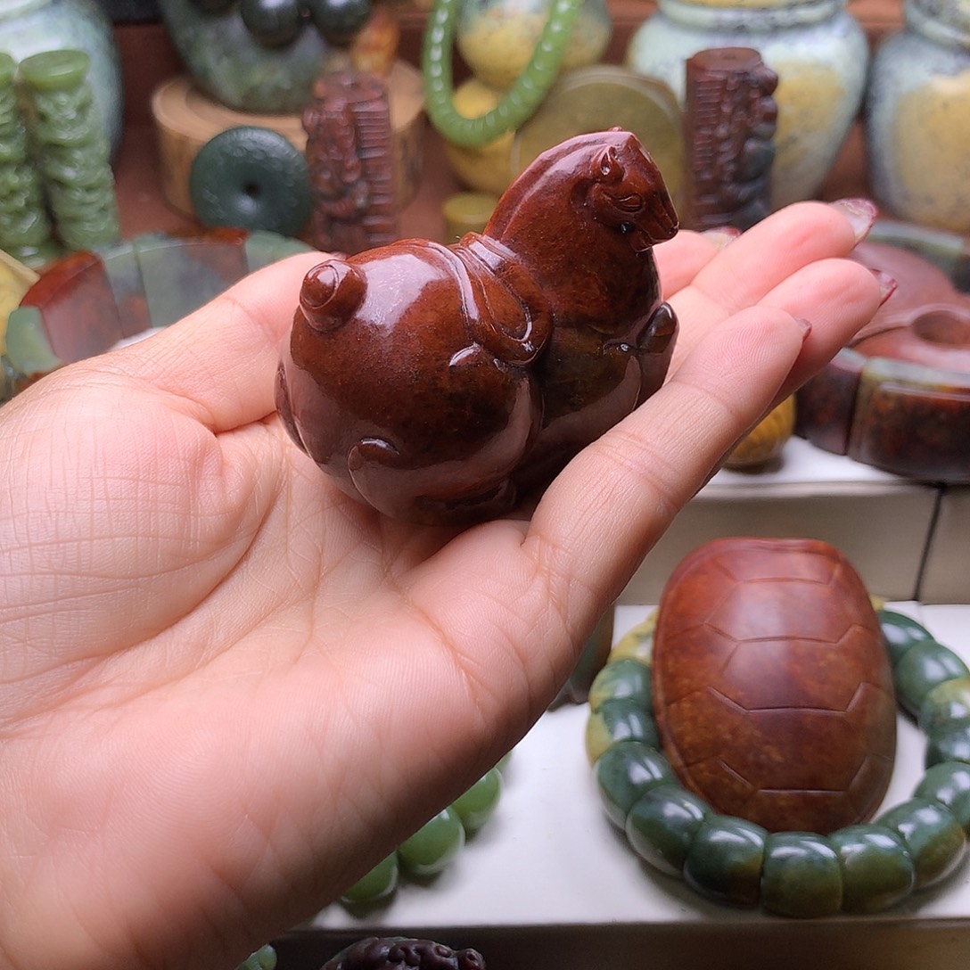 一***鱼岫岩河磨玉（透闪石质玉）未镶嵌把件