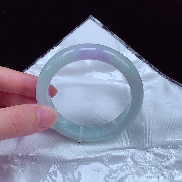 翡翠手镯未镶嵌翡翠