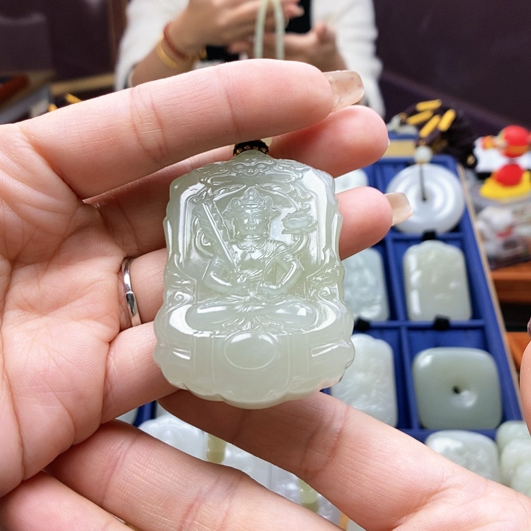 和田玉颈饰未镶嵌青**华