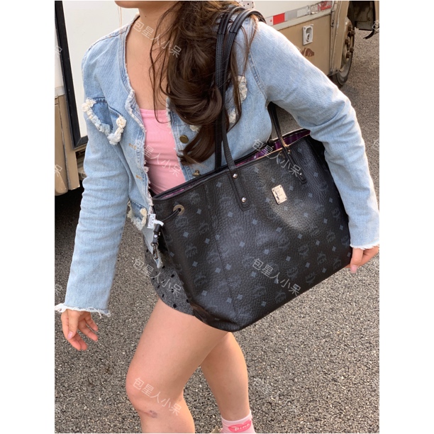 95新 MCM 黑色宇宙内里购物袋二手