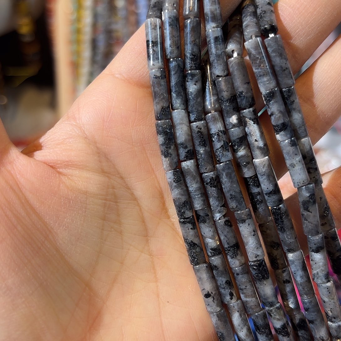 玛瑙/玉髓未镶嵌珠宝半成品黑山石卡4-12一条