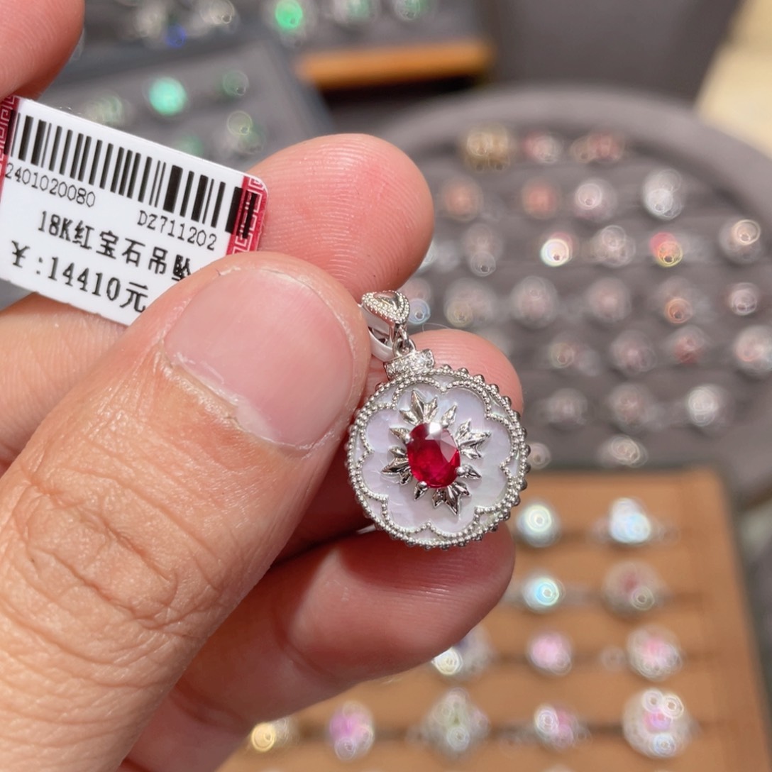 红宝石吊坠(不含链)18K金镶嵌0.45ct 鸽血