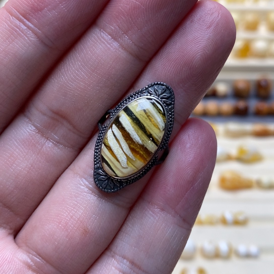 琥珀珠宝奇石未镶嵌