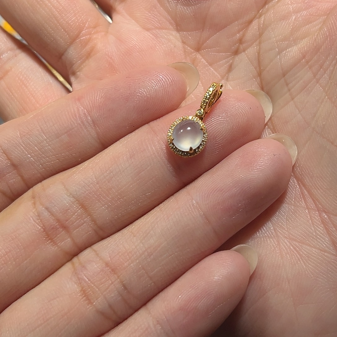 小***春翡翠18K金镶嵌颈饰