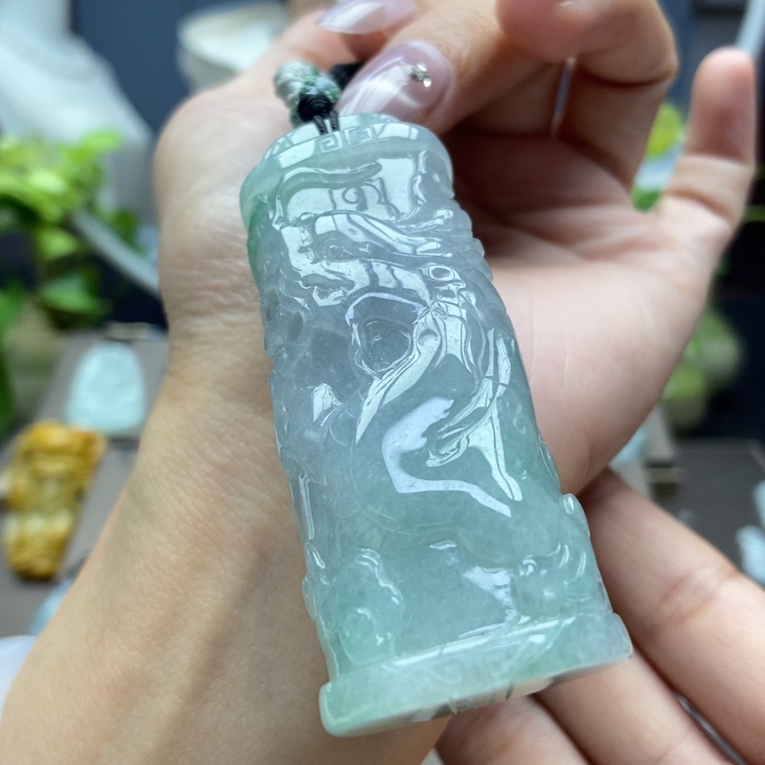 翡翠颈饰未镶嵌吊坠