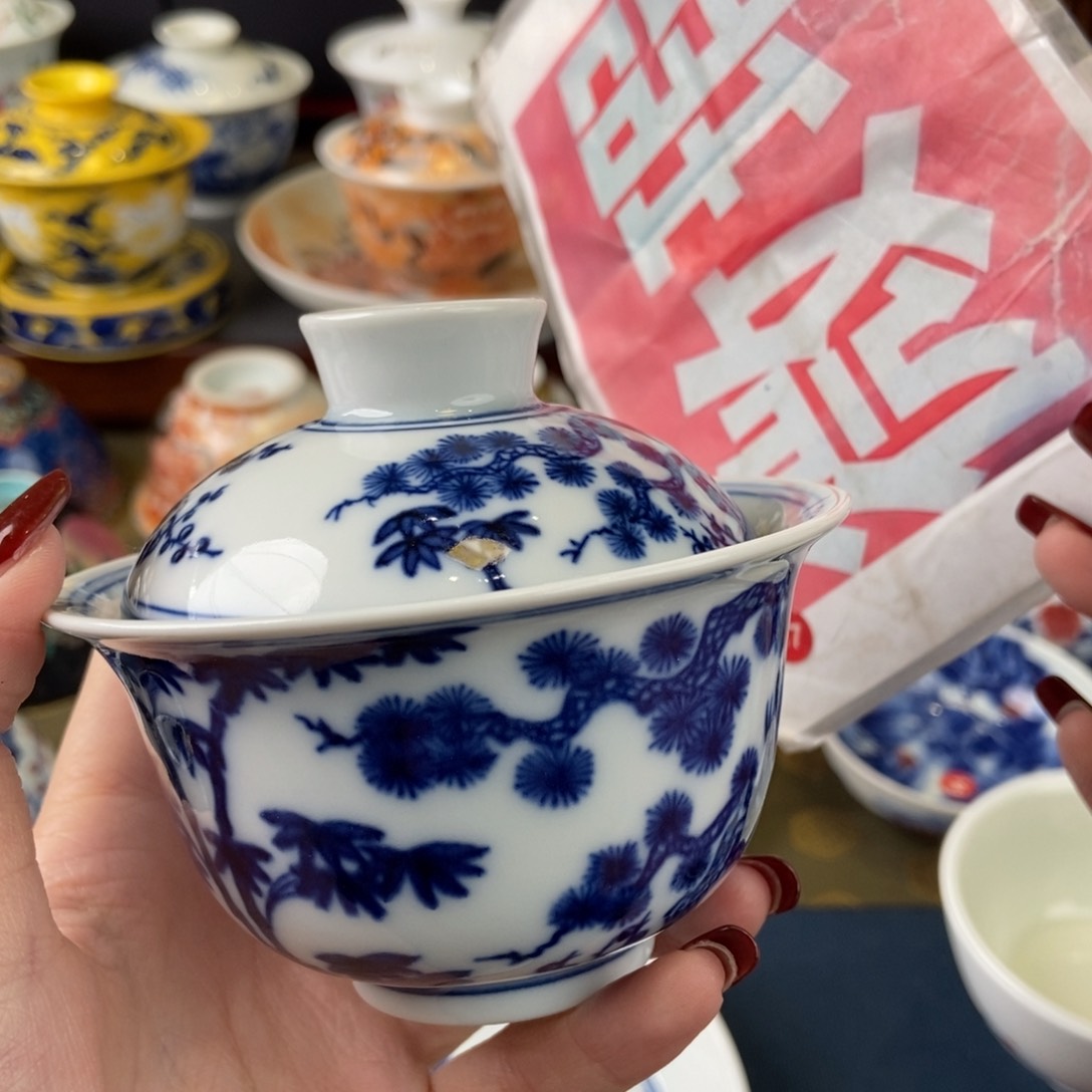 陶瓷艺术品市场信息显示，
