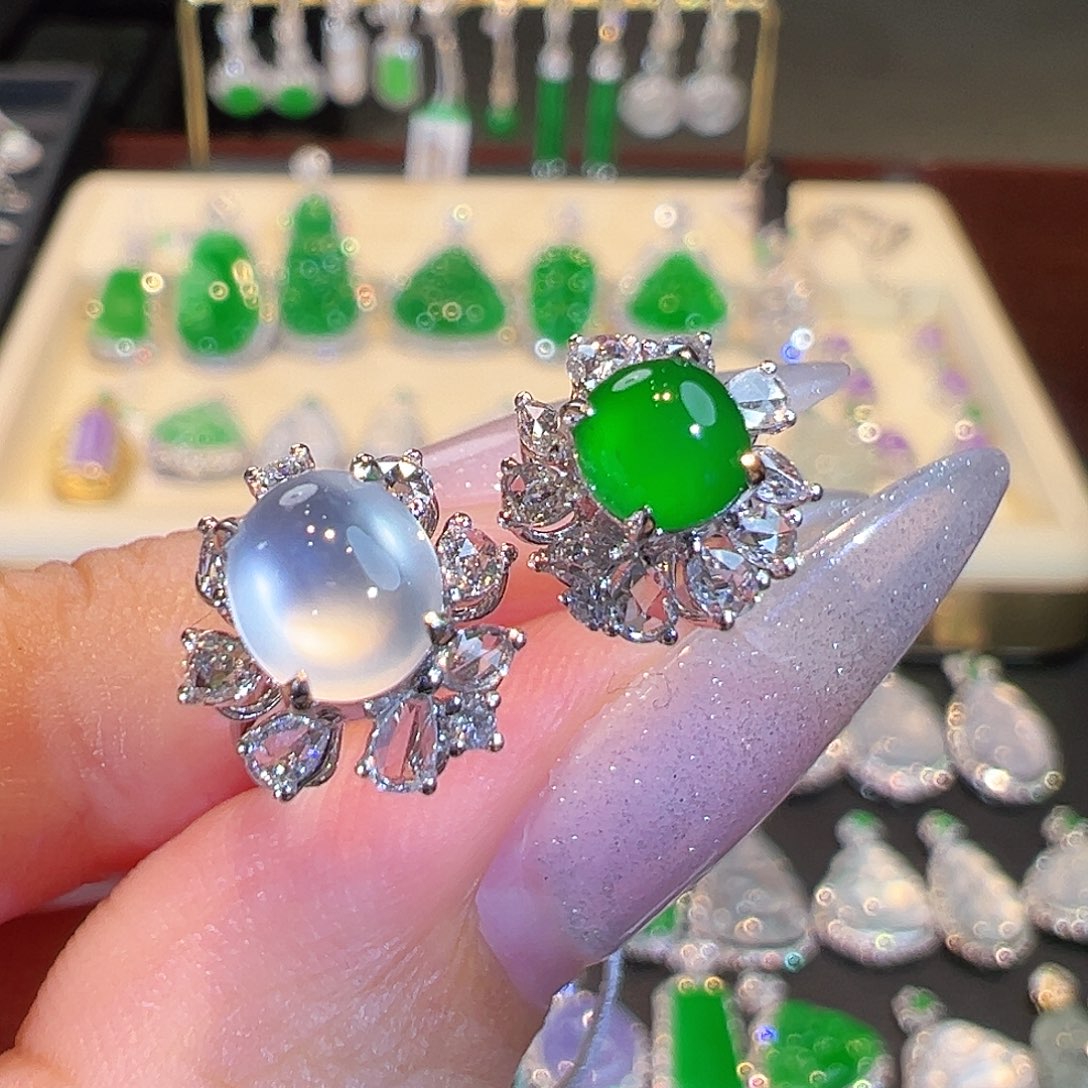 翡翠戒指18K金镶嵌翡翠