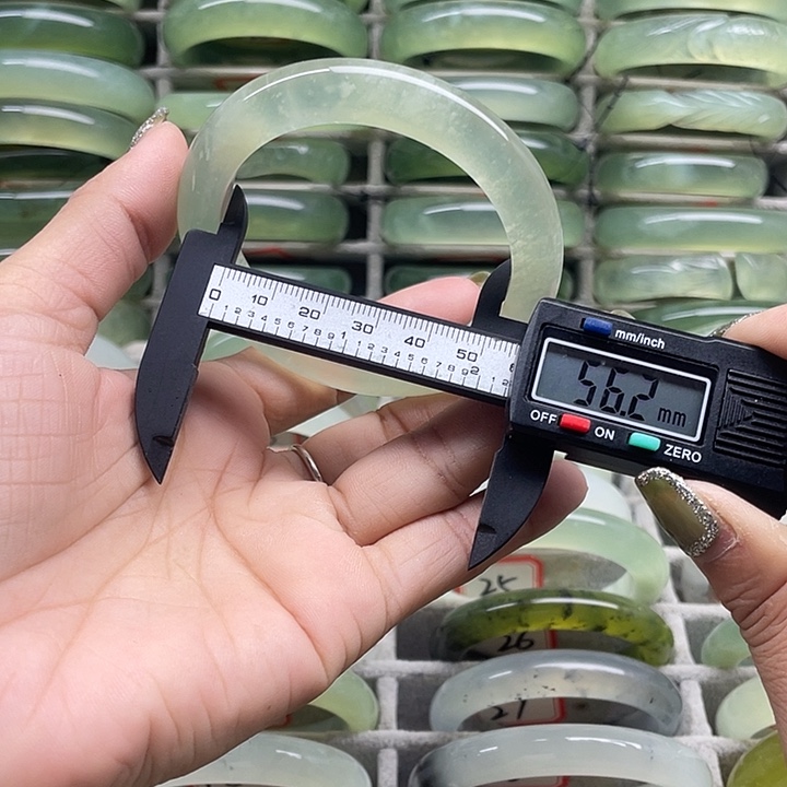 蛇纹石玉未镶嵌手镯7