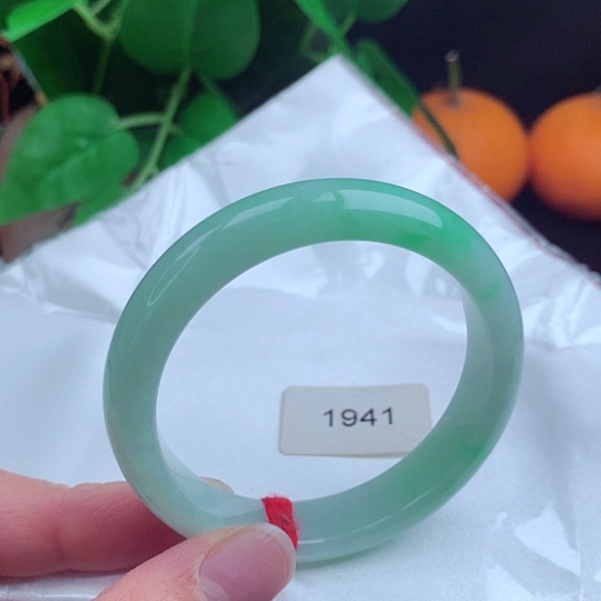 翡翠手镯未镶嵌   正圈52 晴底飘绿