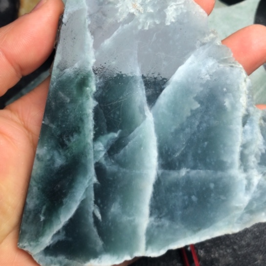 厚***物翡翠未镶嵌颈饰裸石