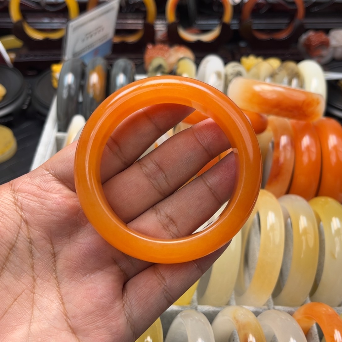 石英质玉（黄龙玉）手镯未镶嵌木**易