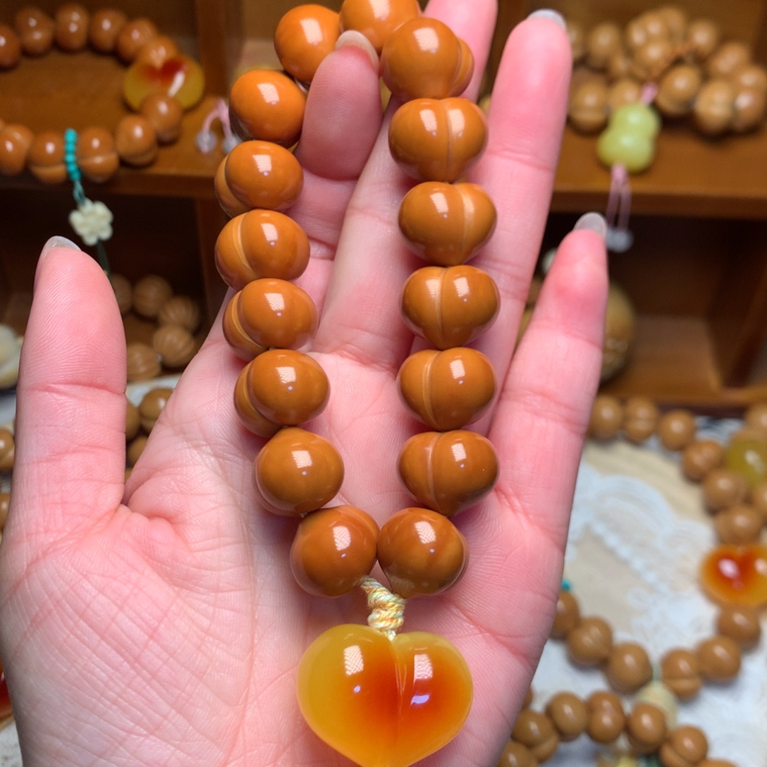 猴头核桃吊坠15玻璃底屁桃手持爱心