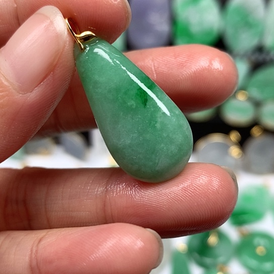 翡翠吊坠(不含链)18K金镶嵌有*人