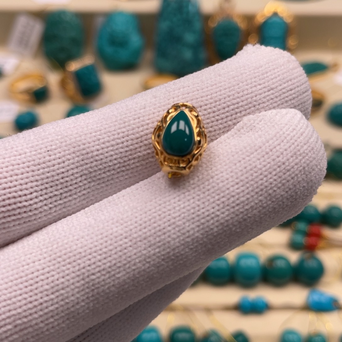 绿松石珠宝奇石18K金镶嵌