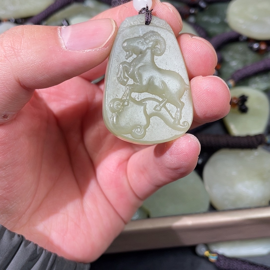 和田玉未镶嵌颈饰