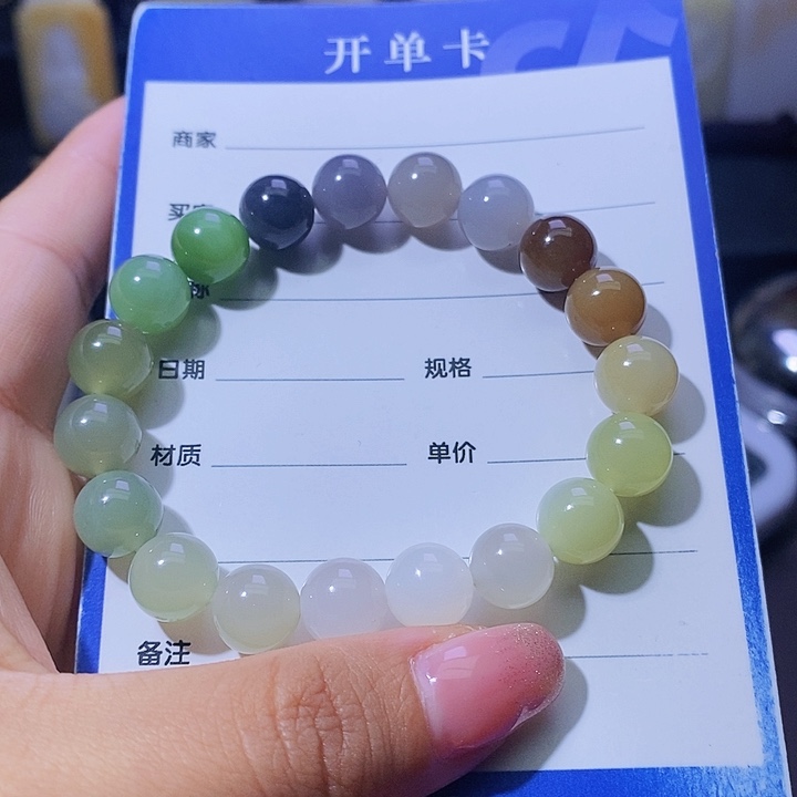 和田玉颈饰未镶嵌流*